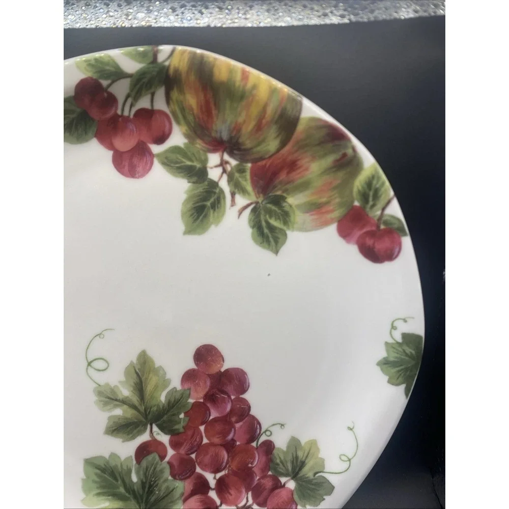Royal Doulton Everyday England VINTAGE GRAPE‎ TC1193 Dinner Plate Discontinued